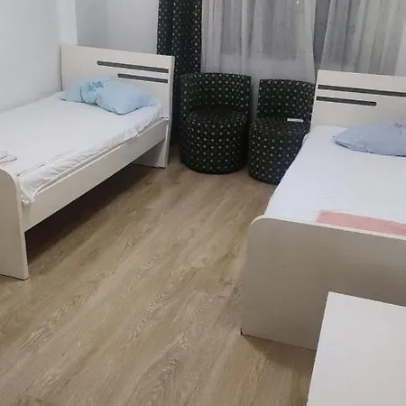 Center Privat Rooms Pensión Tirana